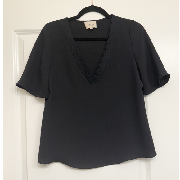 SEZANE - BLACK V-NECK BLOUSE WITH LACE SIZE US 2/FR 34 WORN ONCE - Picture 4 of 8
